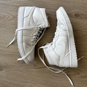 Air Jordan 1 mid men’s size 9